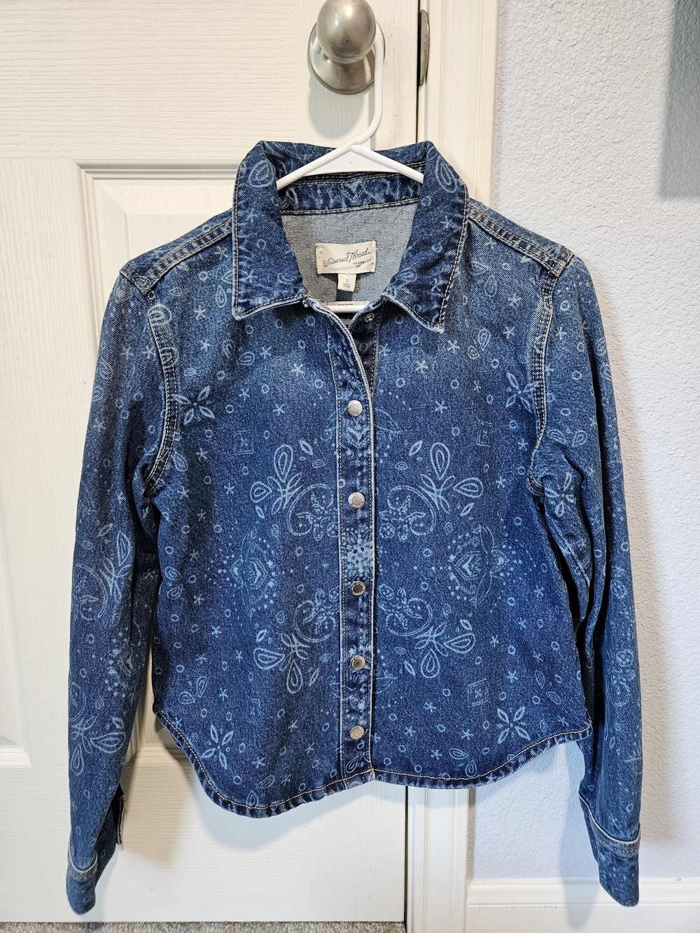 Universal Thread Blue Denim Button-Down Shirt 100% Cotton
